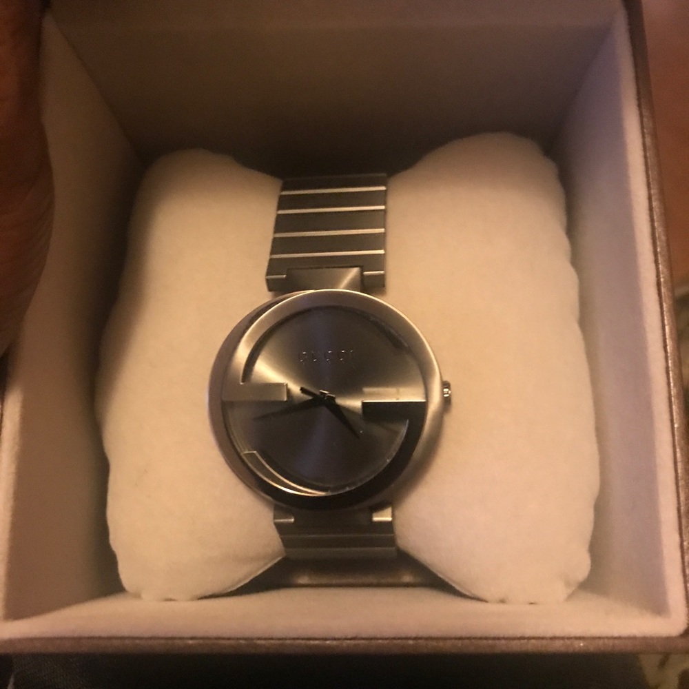 2017 Authentic Gucci Watch